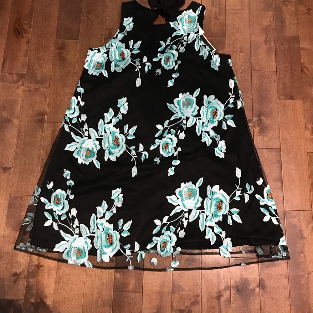 Dress - Picture 3 of 7